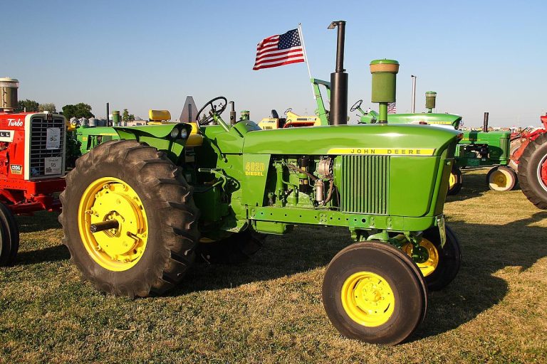 Exploring the 100-Year History of John Deere’s Iconic Green Tractors ...